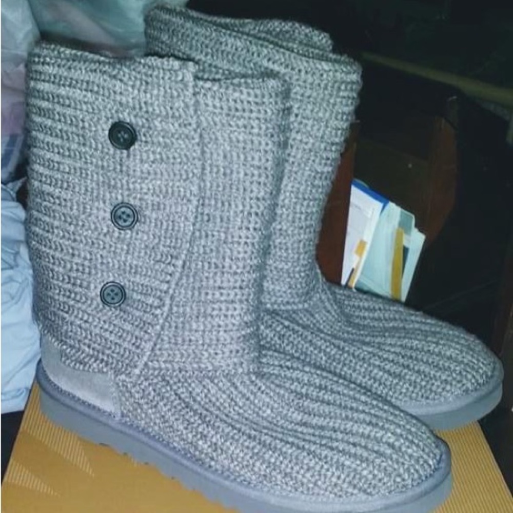 Size 8 Ugg sweater boots